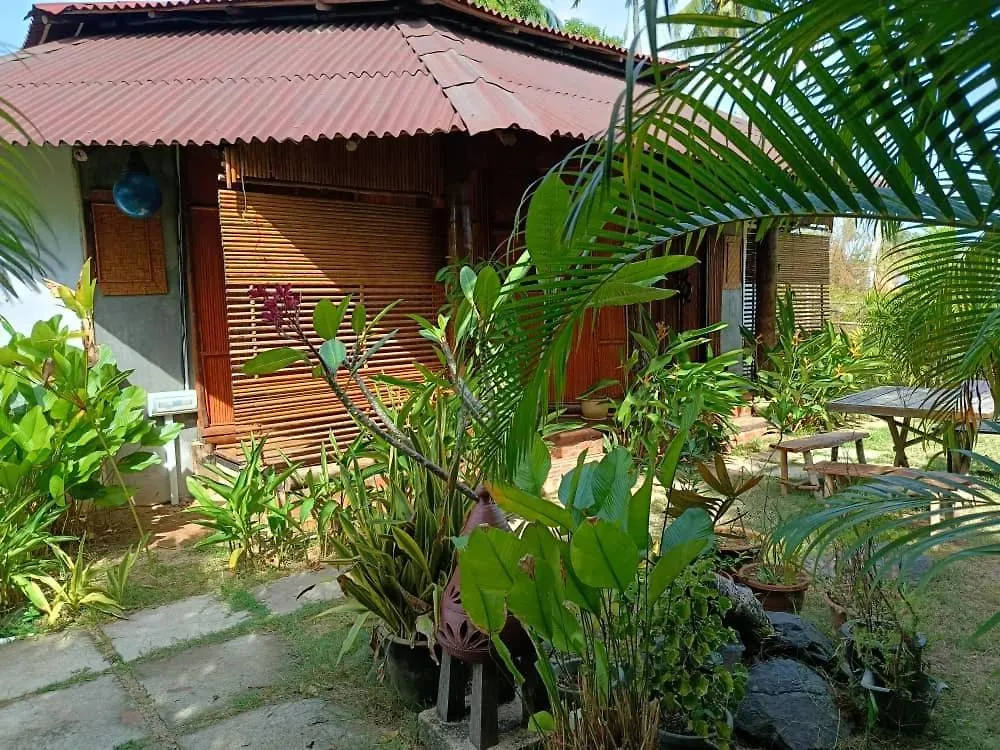 Motel Cahaya Wooden Studio Pantai Cenang